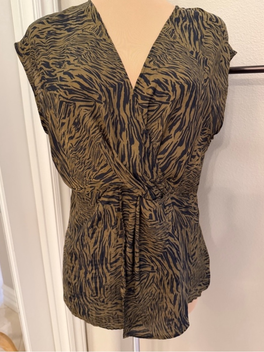 Halogen Twist Front Top Olive & Black Animal Print V-Neck Sleeveless Size Large